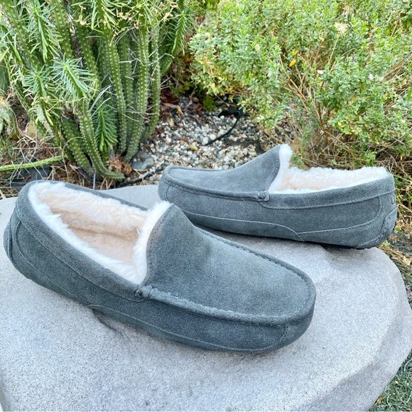 UGG Charcoal Suede Slip-Ons with Soft Cream Interior - Picture 1 of 10